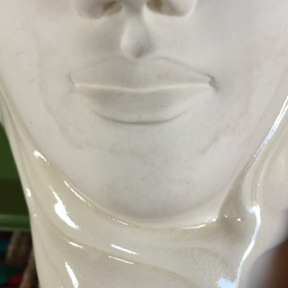 Pretty Face Vase - Picture 6 of 9